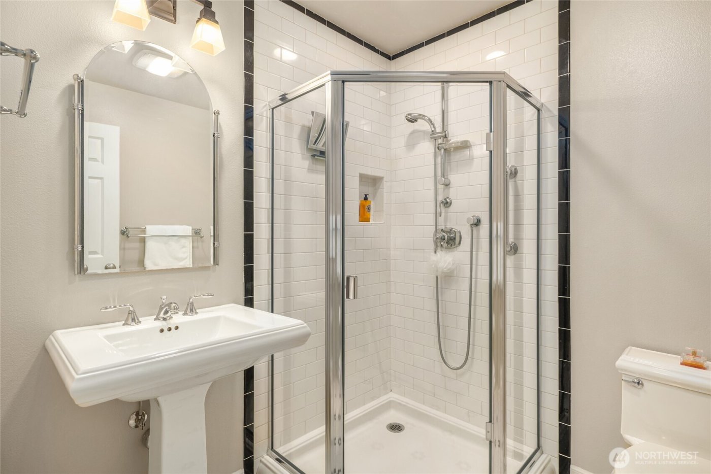 3240 126th Avenue NE, Bellevue, WA 98005