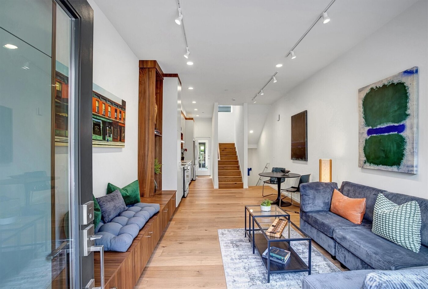 635 13th Avenue E, Seattle, WA 98102