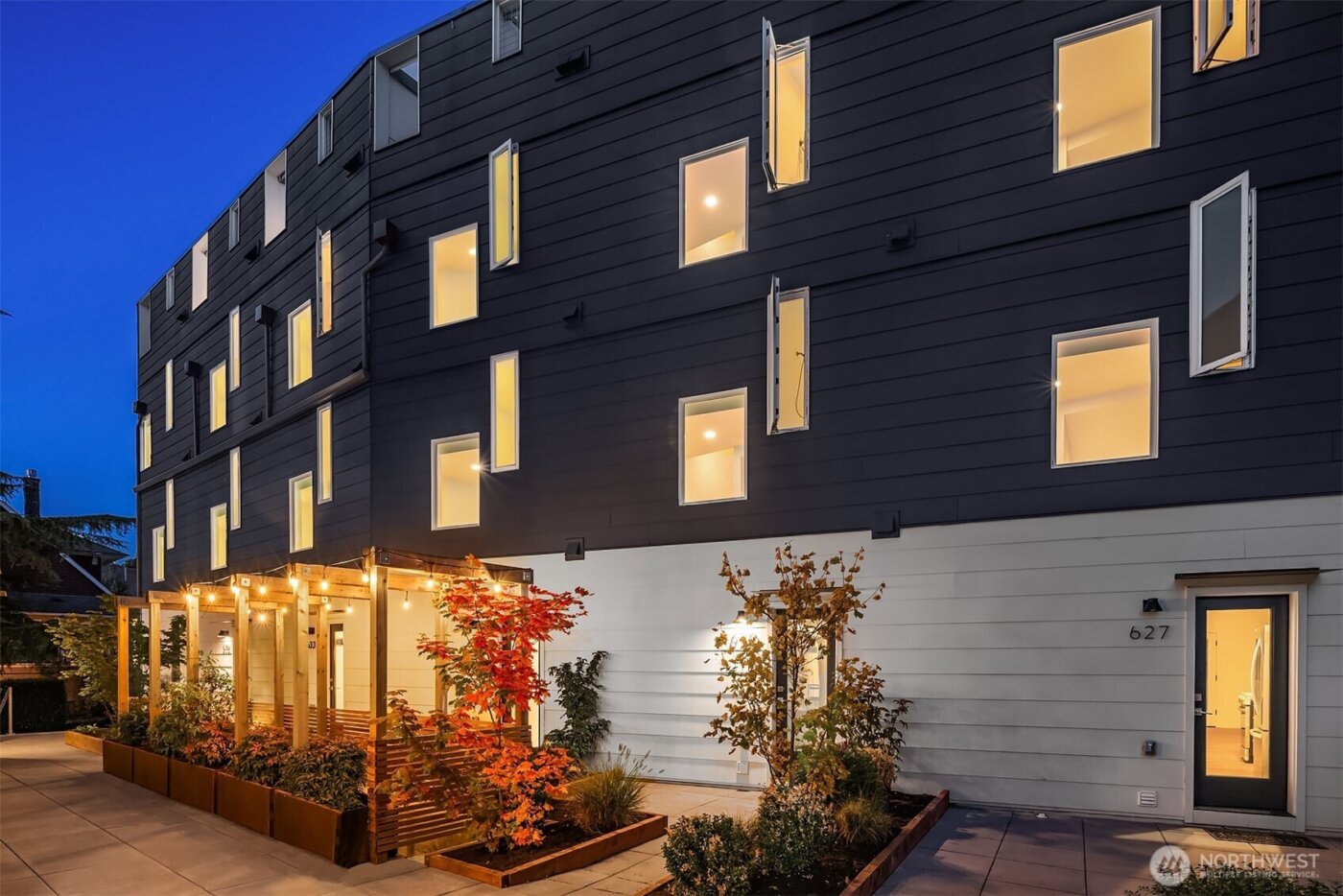 635 13th Avenue E, Seattle, WA 98102