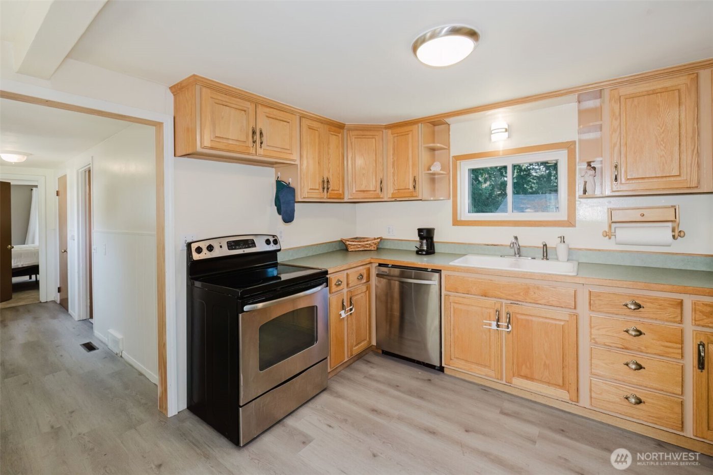 143 Dora Avenue , Bremerton, WA 98312