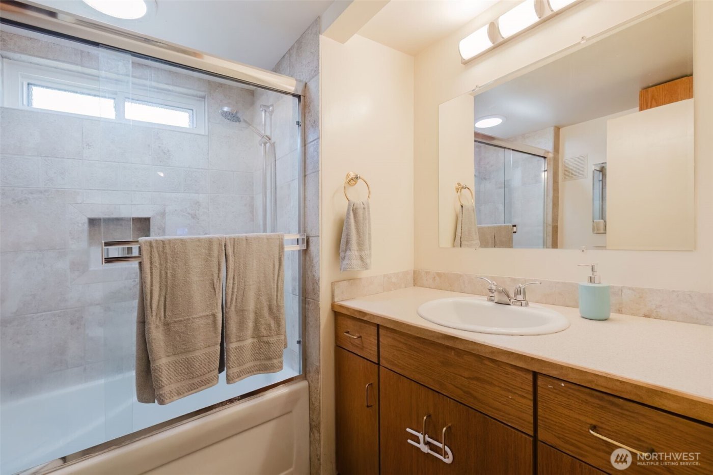 143 Dora Avenue , Bremerton, WA 98312