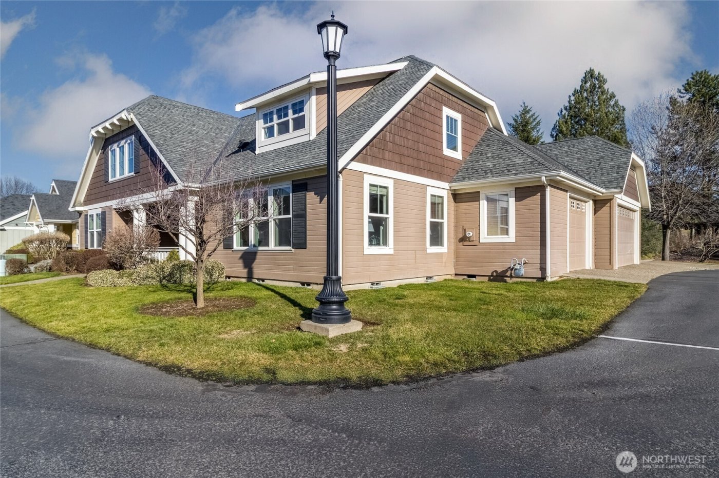 731 SE Swainson Lane , College Place, WA 99324