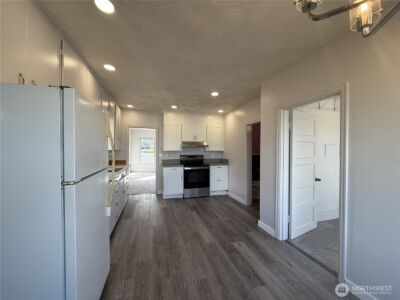 409 E Lopez Avenue , Port Angeles, WA 98362 - Photo 5