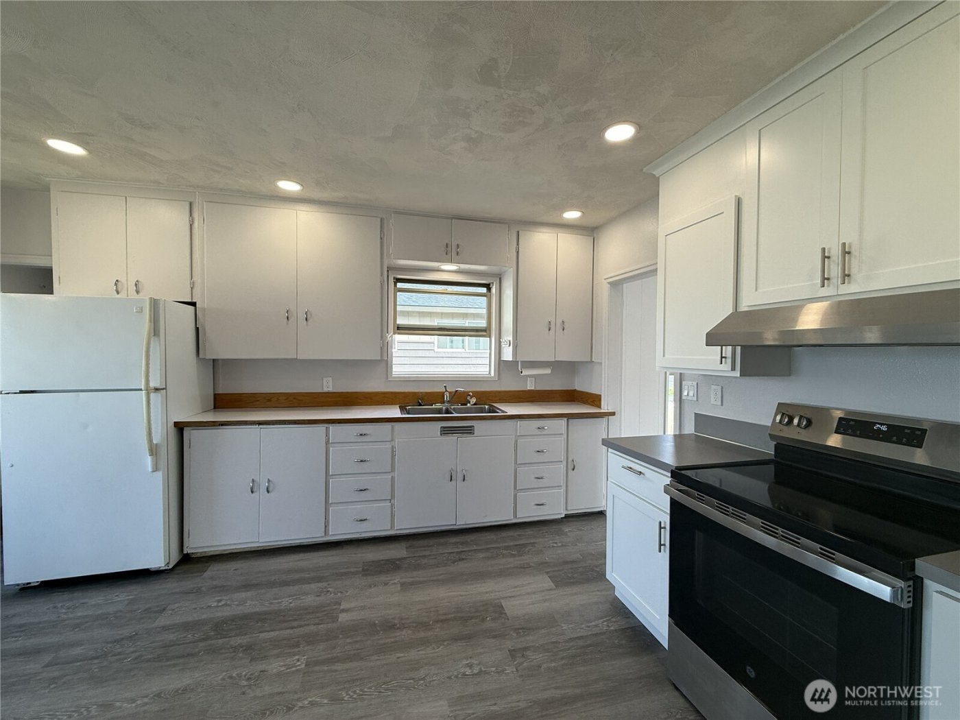 409 E Lopez Avenue , Port Angeles, WA 98362