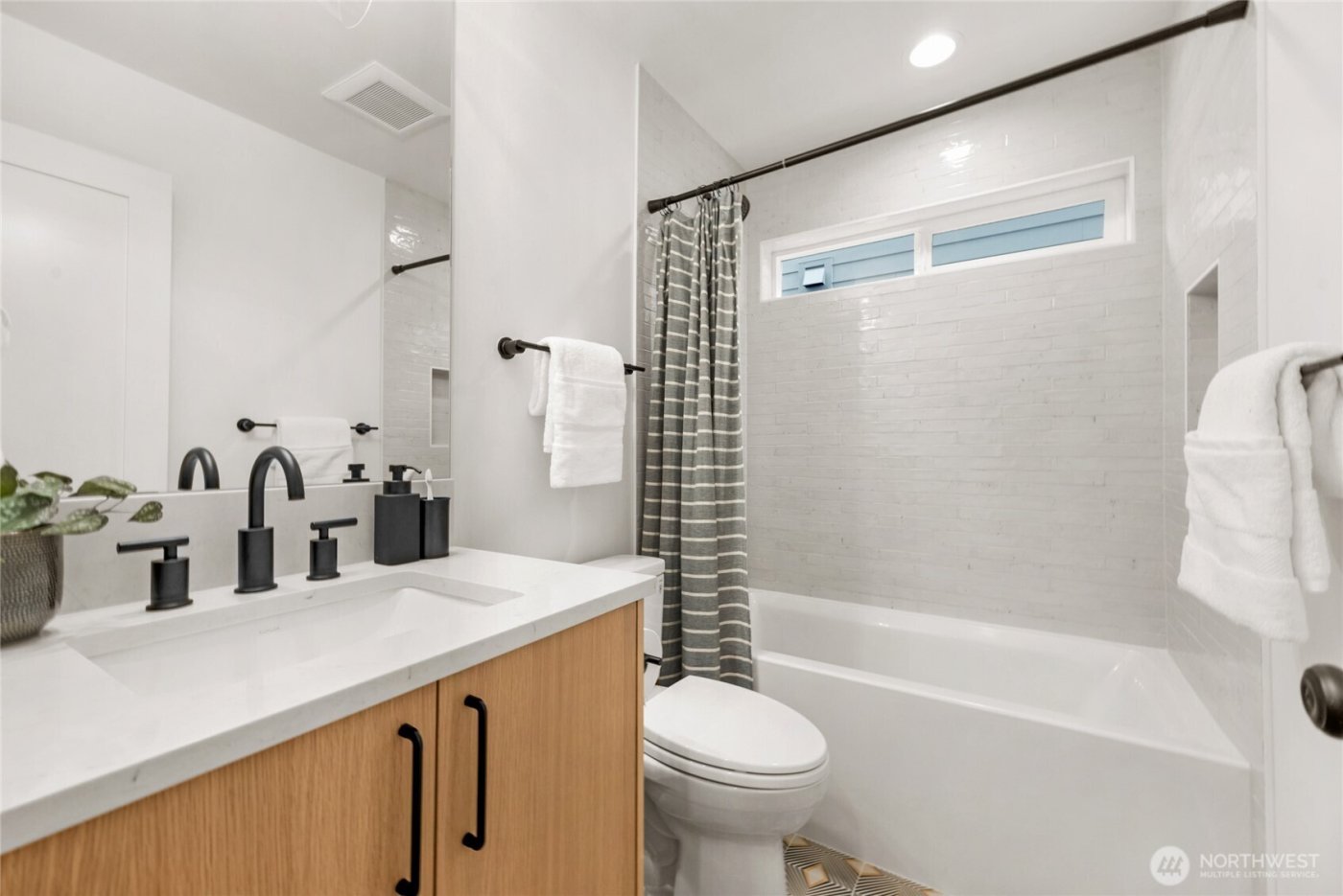 4048 32nd Avenue W #B, Seattle, WA 98199