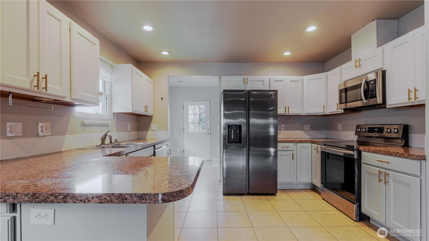 1421 S 45th , Tacoma, WA 98418-2416