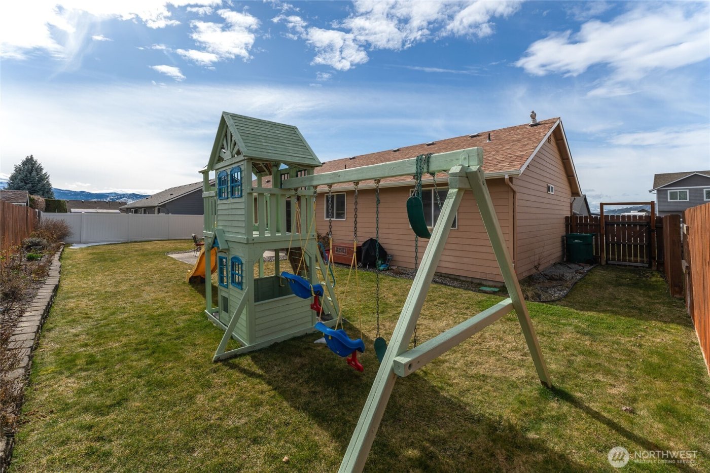 1315 Tractor Loop , East Wenatchee, WA 98802