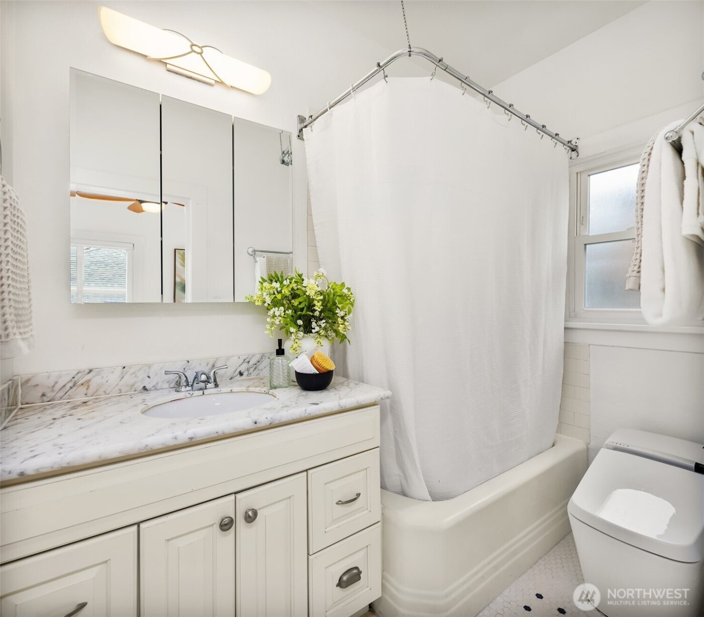 516 W Howe Street , Seattle, WA 98119