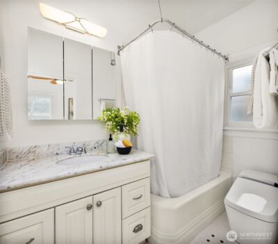 516 W Howe Street , Seattle, WA 98119 - Photo 9