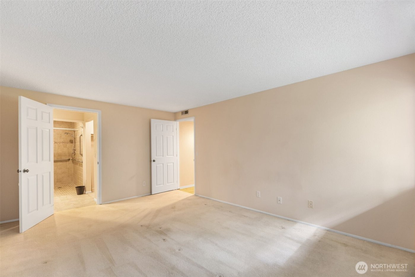 908 East Bay Drive NE #E203, Olympia, WA 98506