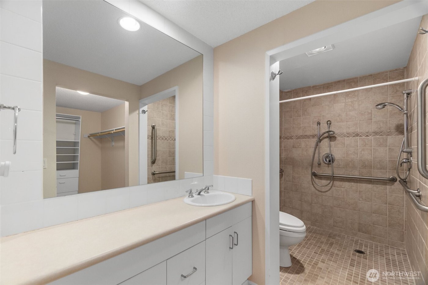 908 East Bay Drive NE #E203, Olympia, WA 98506