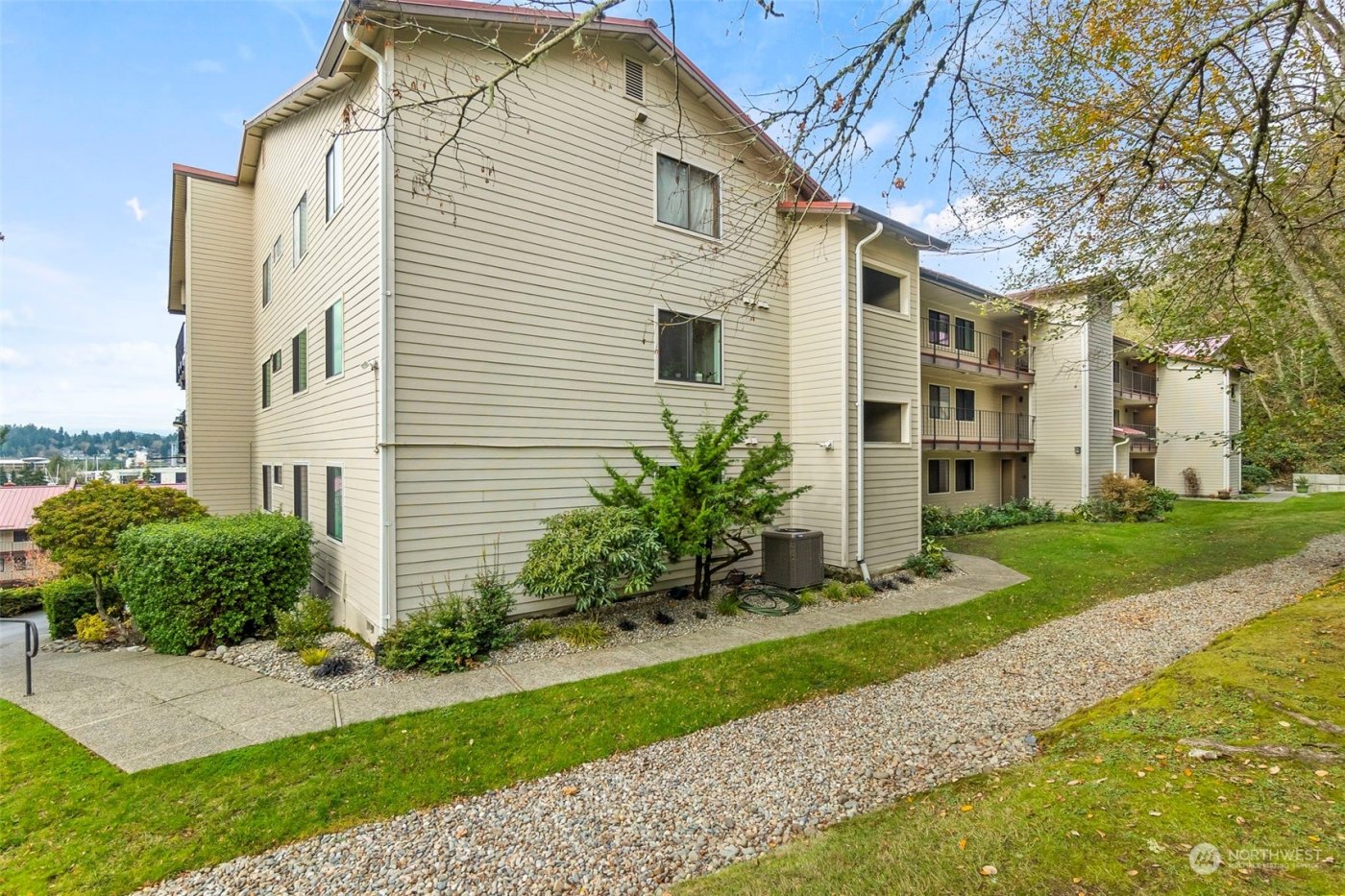 908 East Bay Drive NE #E203, Olympia, WA 98506