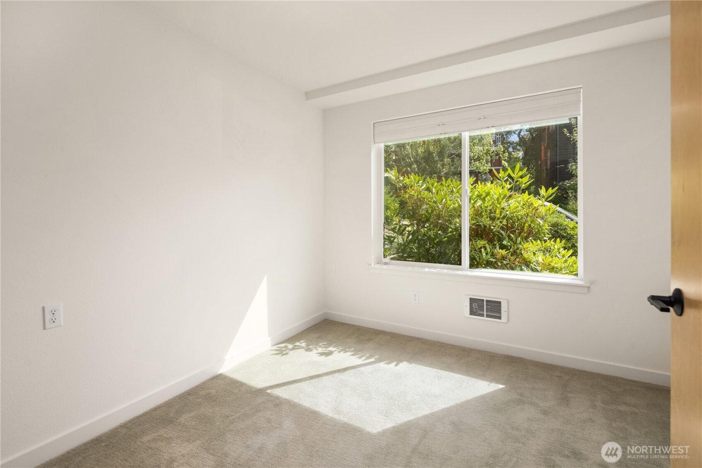 7439 Latona Avenue NE, Seattle, WA 98115