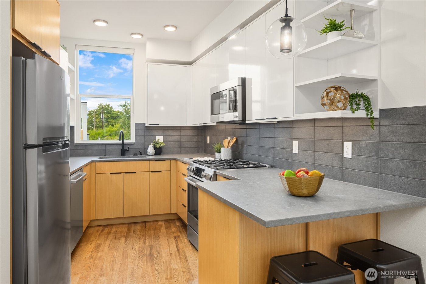 7439 Latona Avenue NE, Seattle, WA 98115