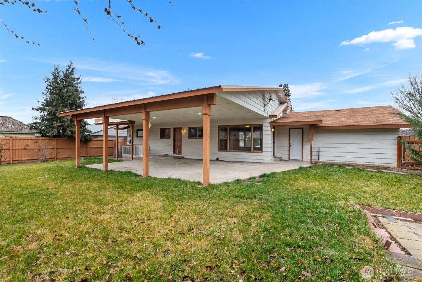 32 Furney Street , Wenatchee, WA 98801