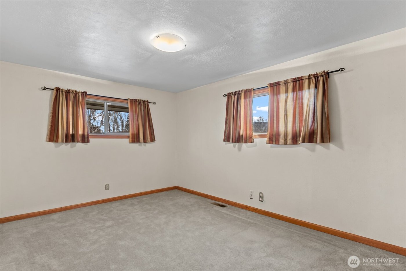 32 Furney Street , Wenatchee, WA 98801