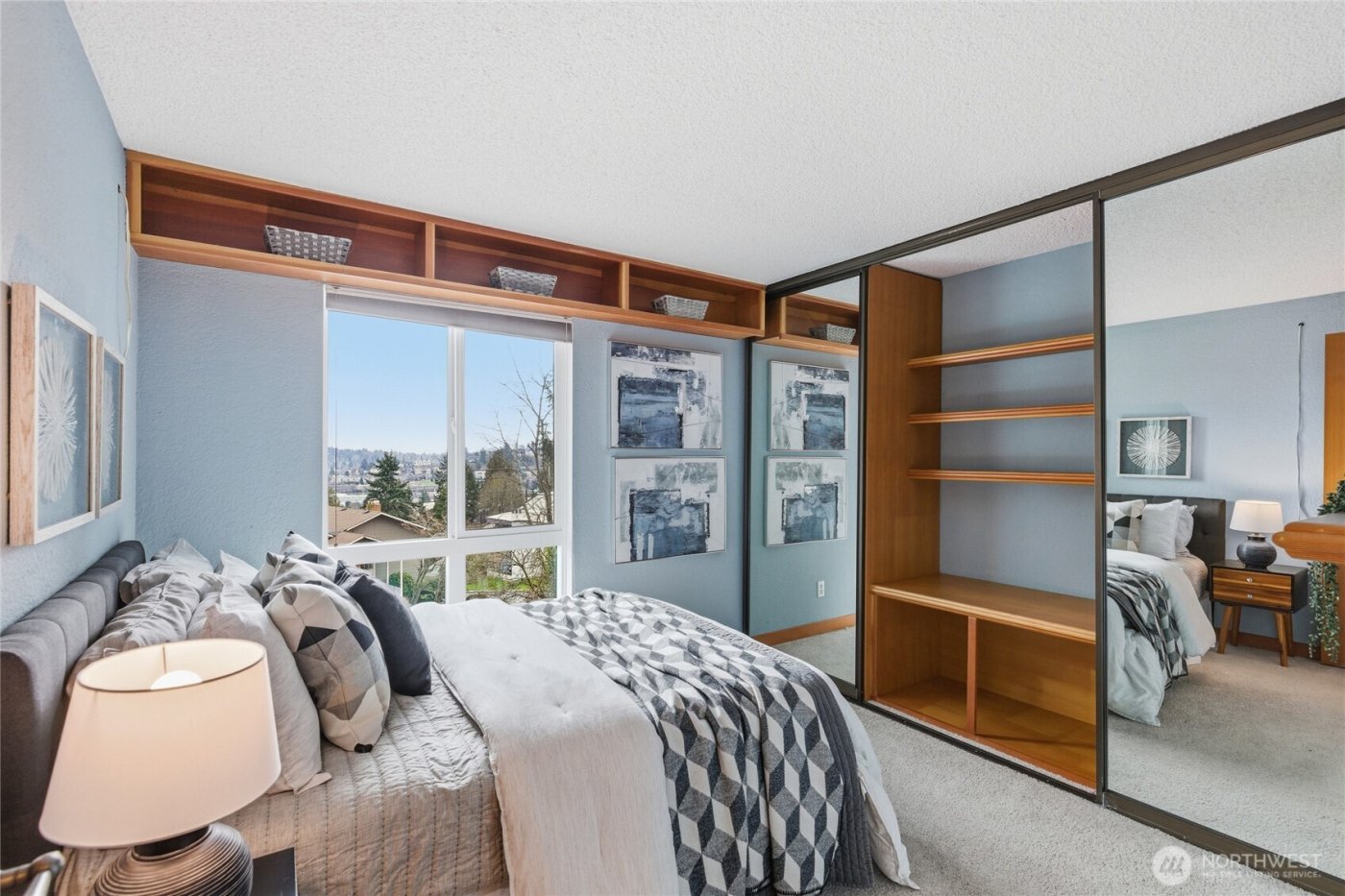 2500 W Manor Place #216, Seattle, WA 98199-2058