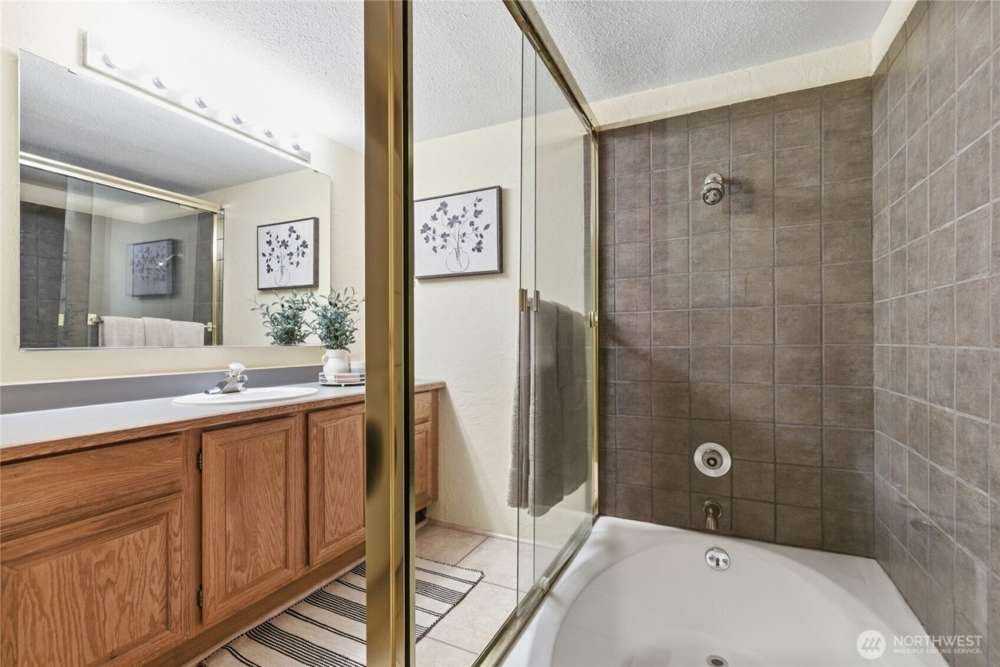 2500 W Manor Place #216, Seattle, WA 98199-2058