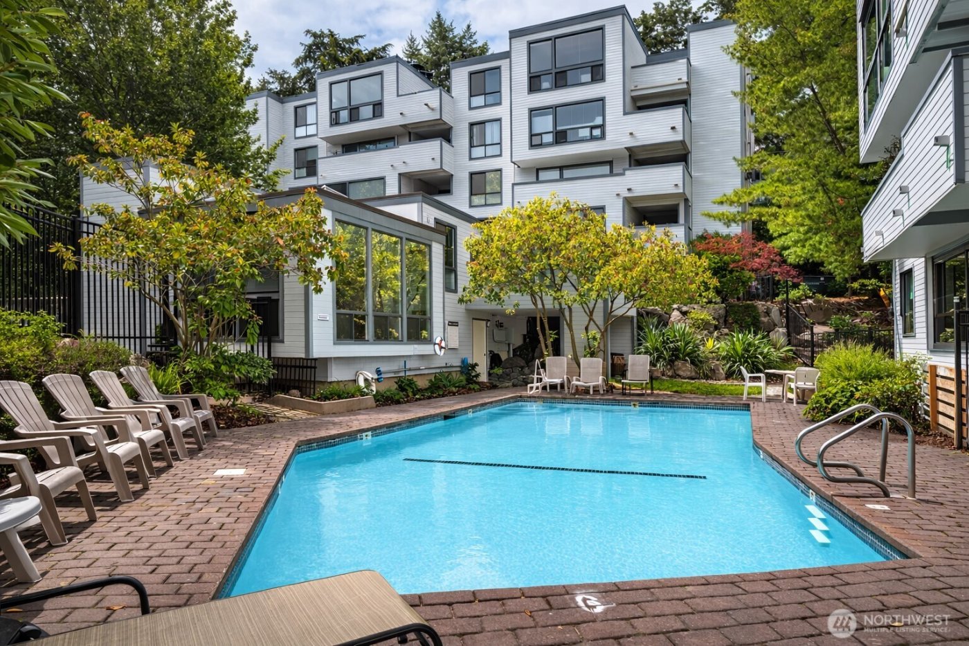 2500 W Manor Place #216, Seattle, WA 98199-2058