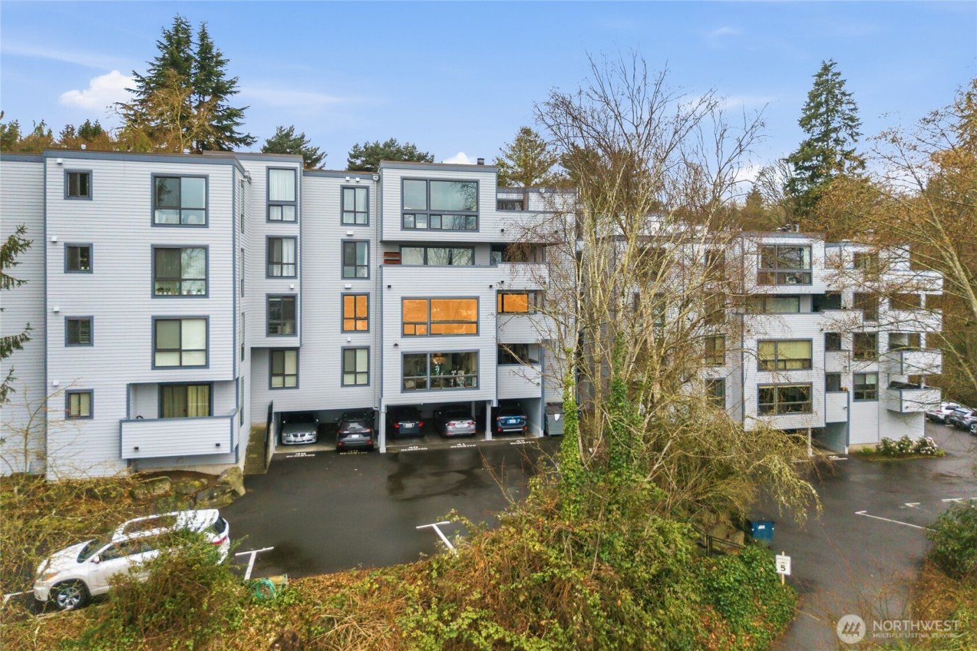 2500 W Manor Place #216, Seattle, WA 98199-2058