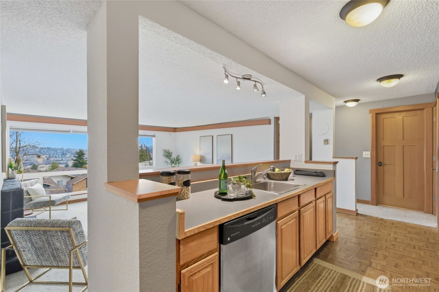 2500 W Manor Place #216, Seattle, WA 98199-2058