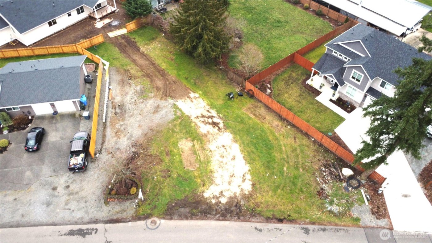 6004 W Tapps Drive E, Bonney Lake, WA 98391