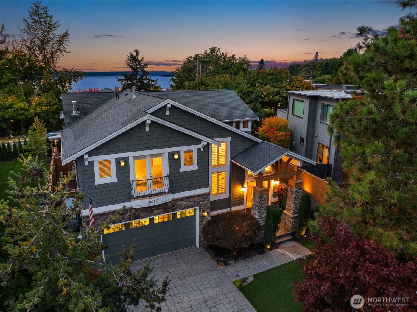 6577 102nd Avenue NE, Kirkland, WA 98033