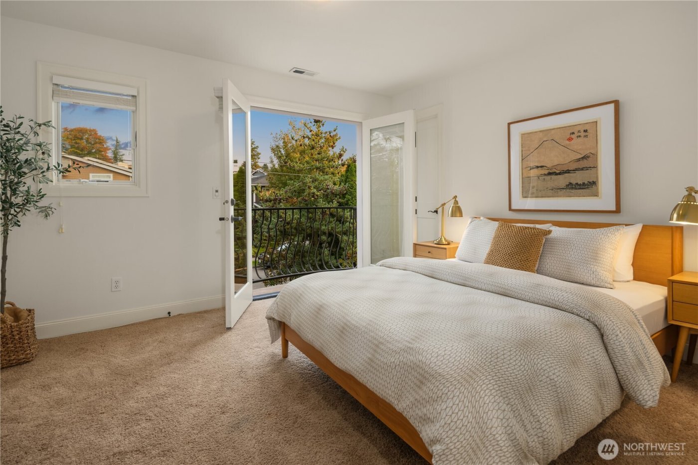 6577 102nd Avenue NE, Kirkland, WA 98033