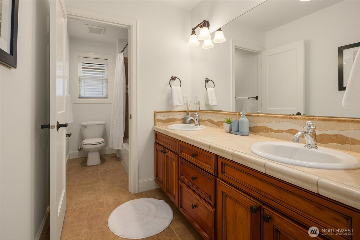 6577 102nd Avenue NE, Kirkland, WA 98033