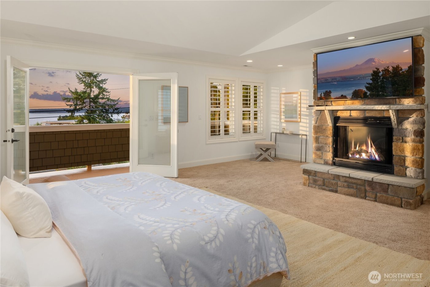 6577 102nd Avenue NE, Kirkland, WA 98033