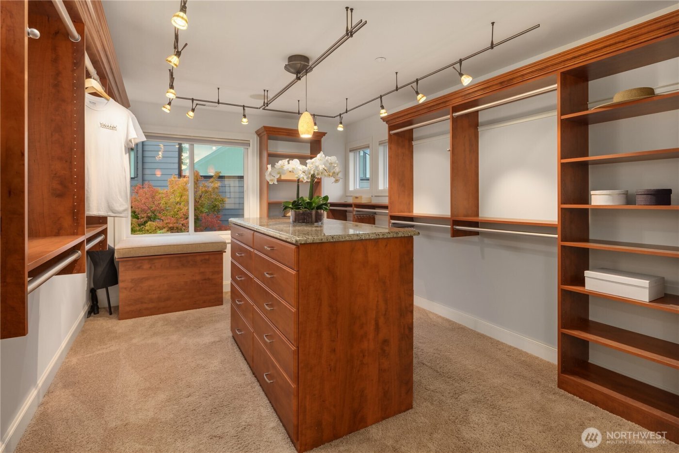 6577 102nd Avenue NE, Kirkland, WA 98033