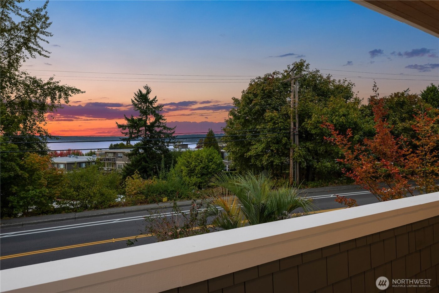 6577 102nd Avenue NE, Kirkland, WA 98033