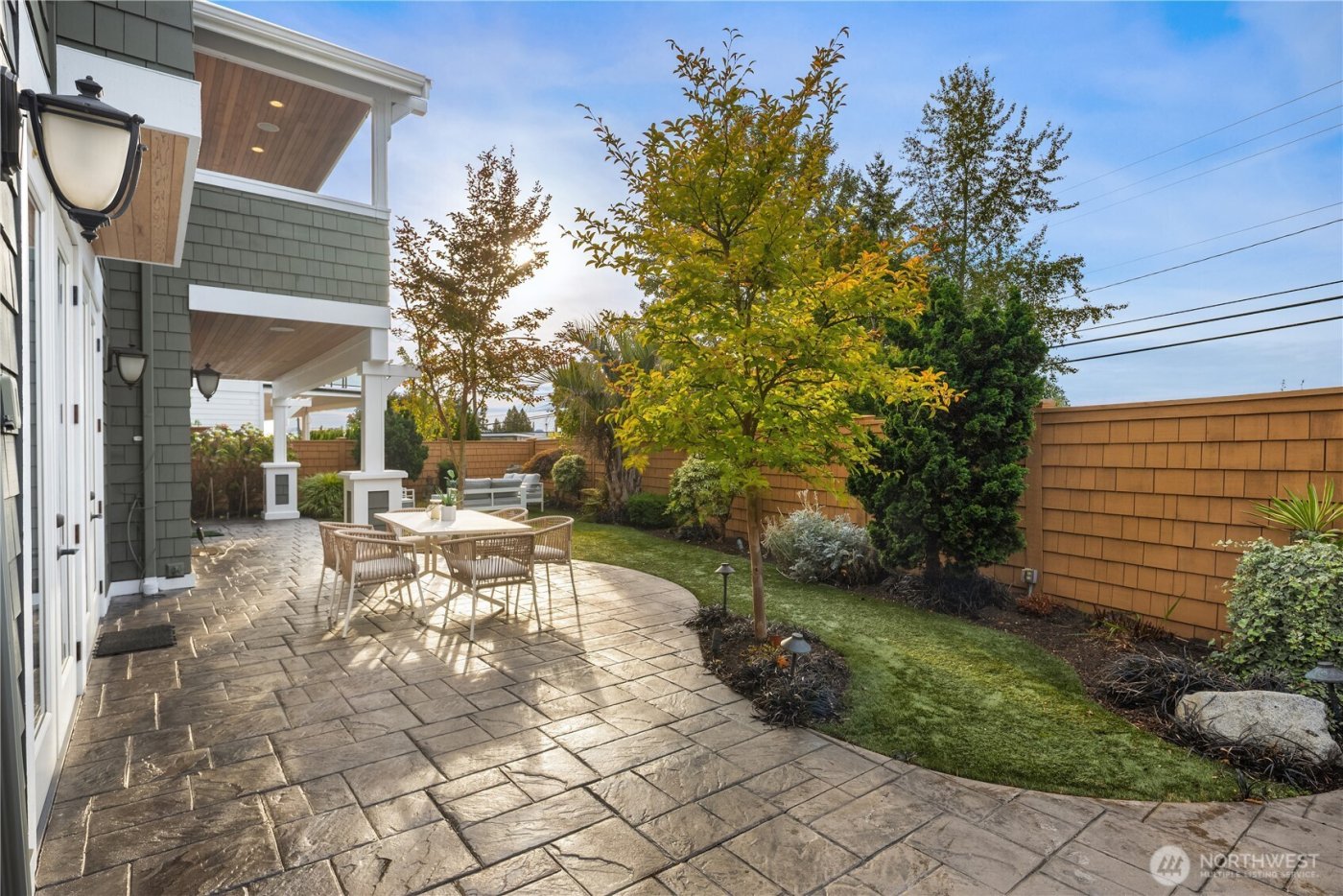 6577 102nd Avenue NE, Kirkland, WA 98033