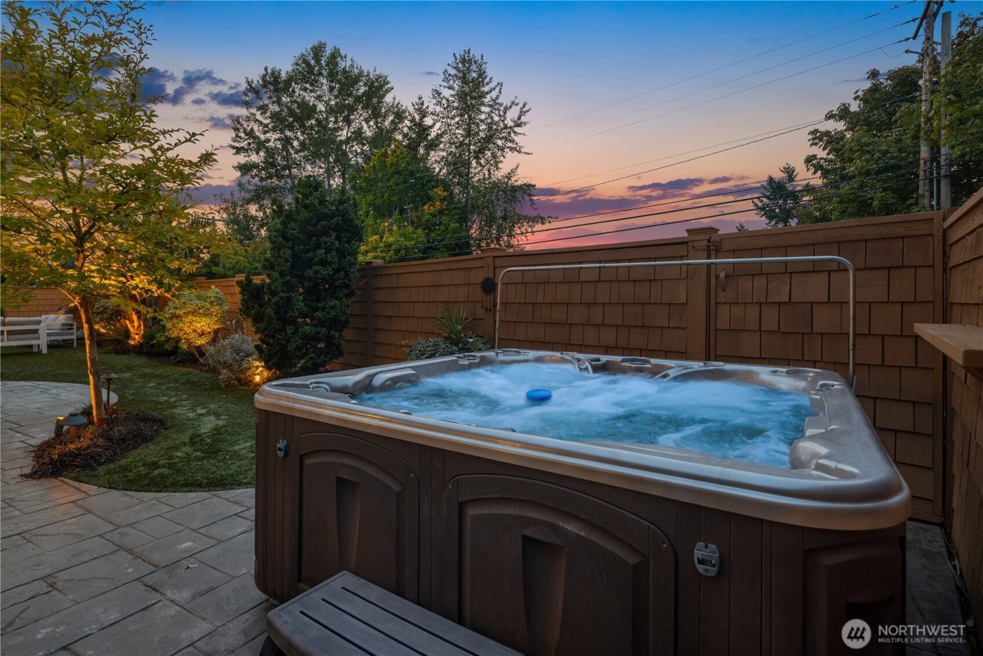 6577 102nd Avenue NE, Kirkland, WA 98033