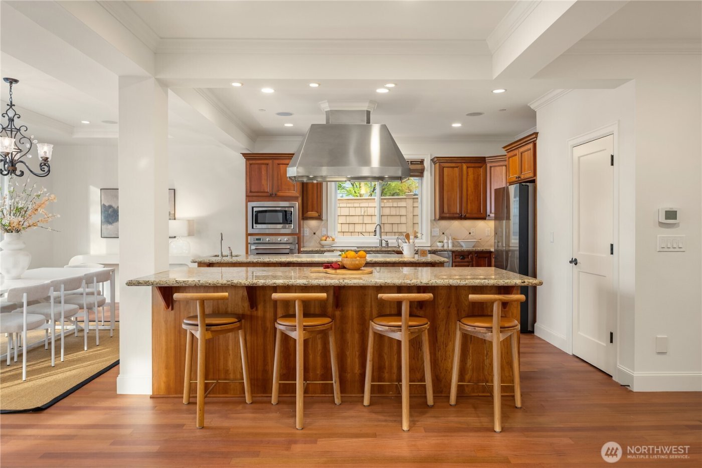 6577 102nd Avenue NE, Kirkland, WA 98033