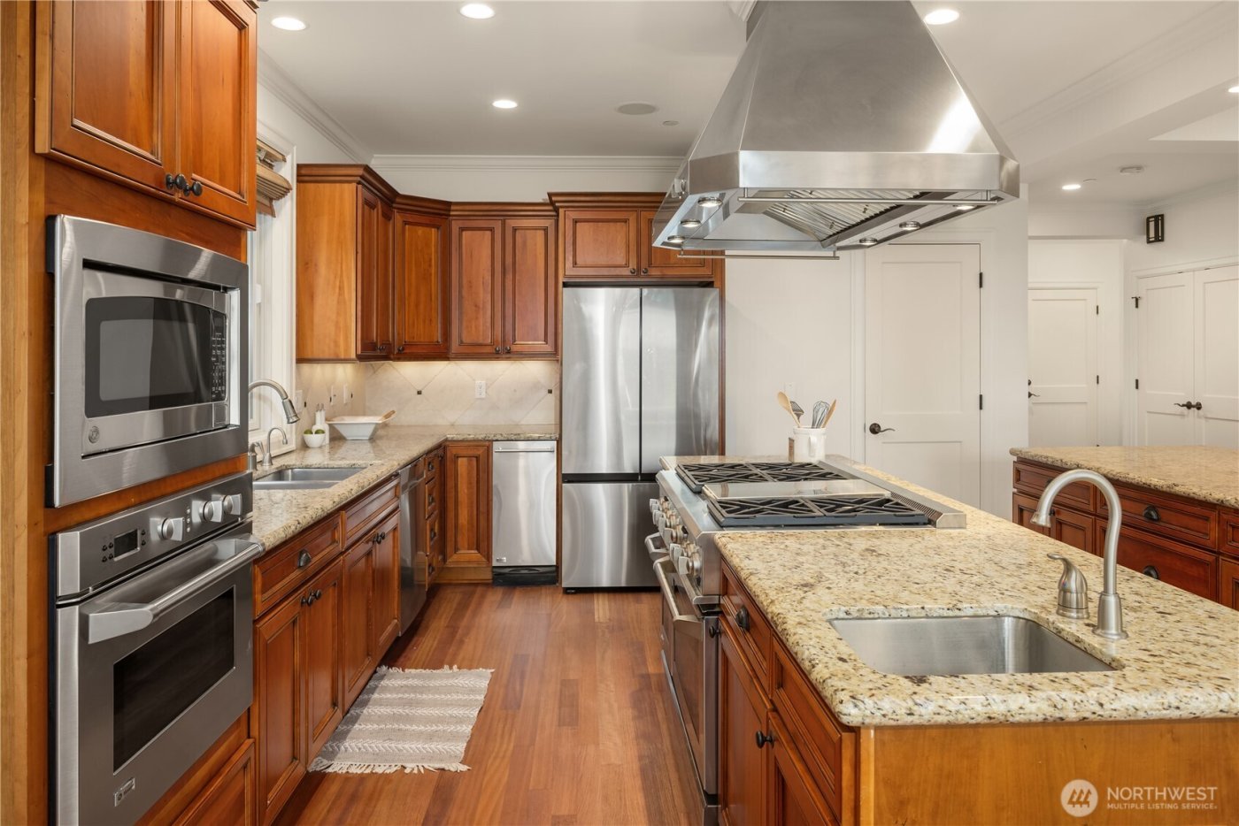 6577 102nd Avenue NE, Kirkland, WA 98033