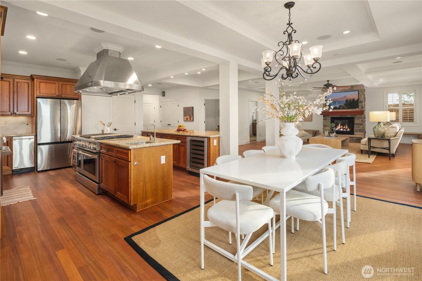 6577 102nd Avenue NE, Kirkland, WA 98033