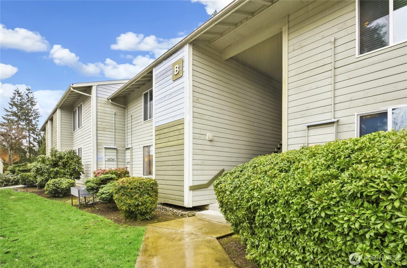 14401 SE Petrovitsky Road #B102, Renton, WA 98058