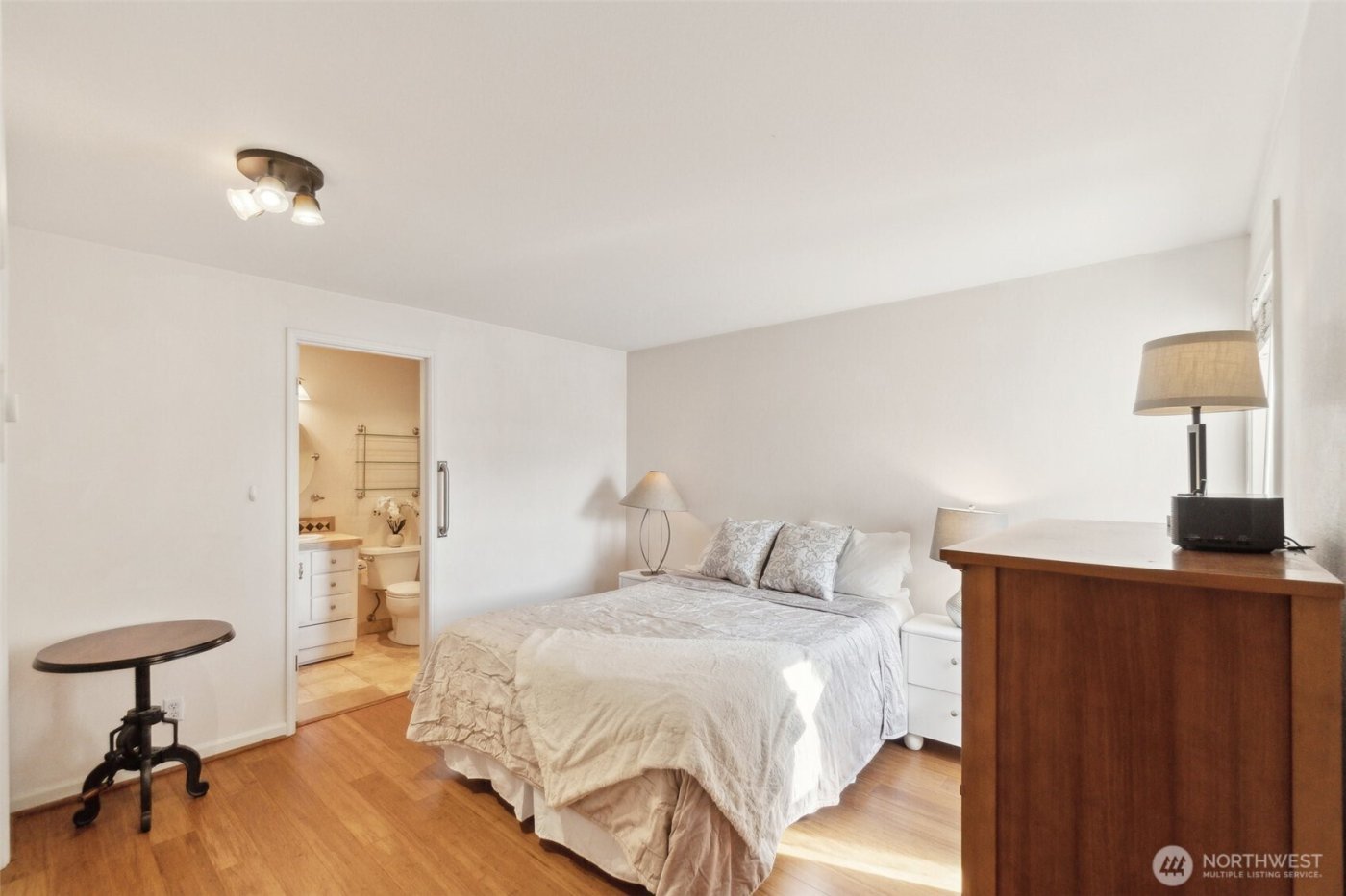 4222 Beach Drive SW #202, Seattle, WA 98116