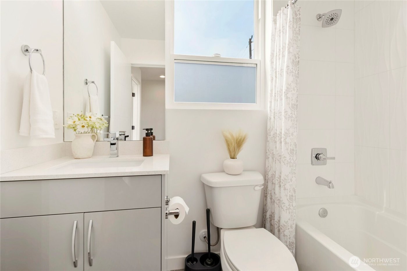 947 NW 56th Street , Seattle, WA 98107