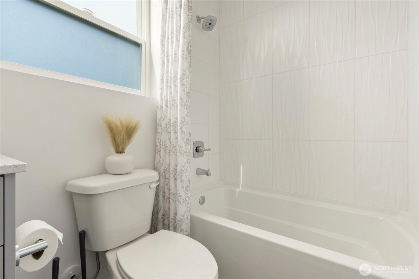 947 NW 56th Street , Seattle, WA 98107