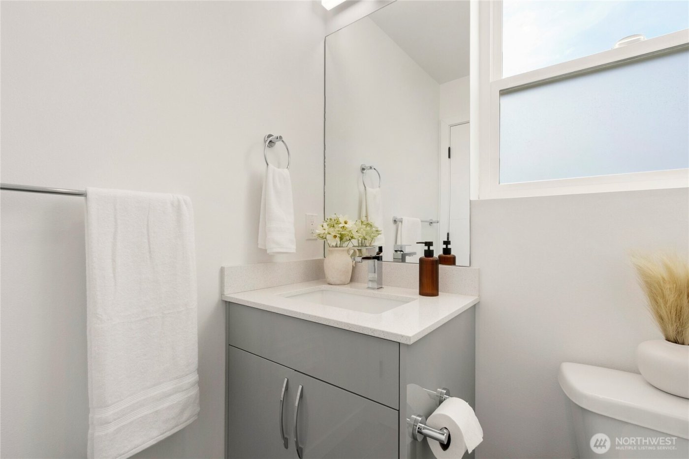 947 NW 56th Street , Seattle, WA 98107