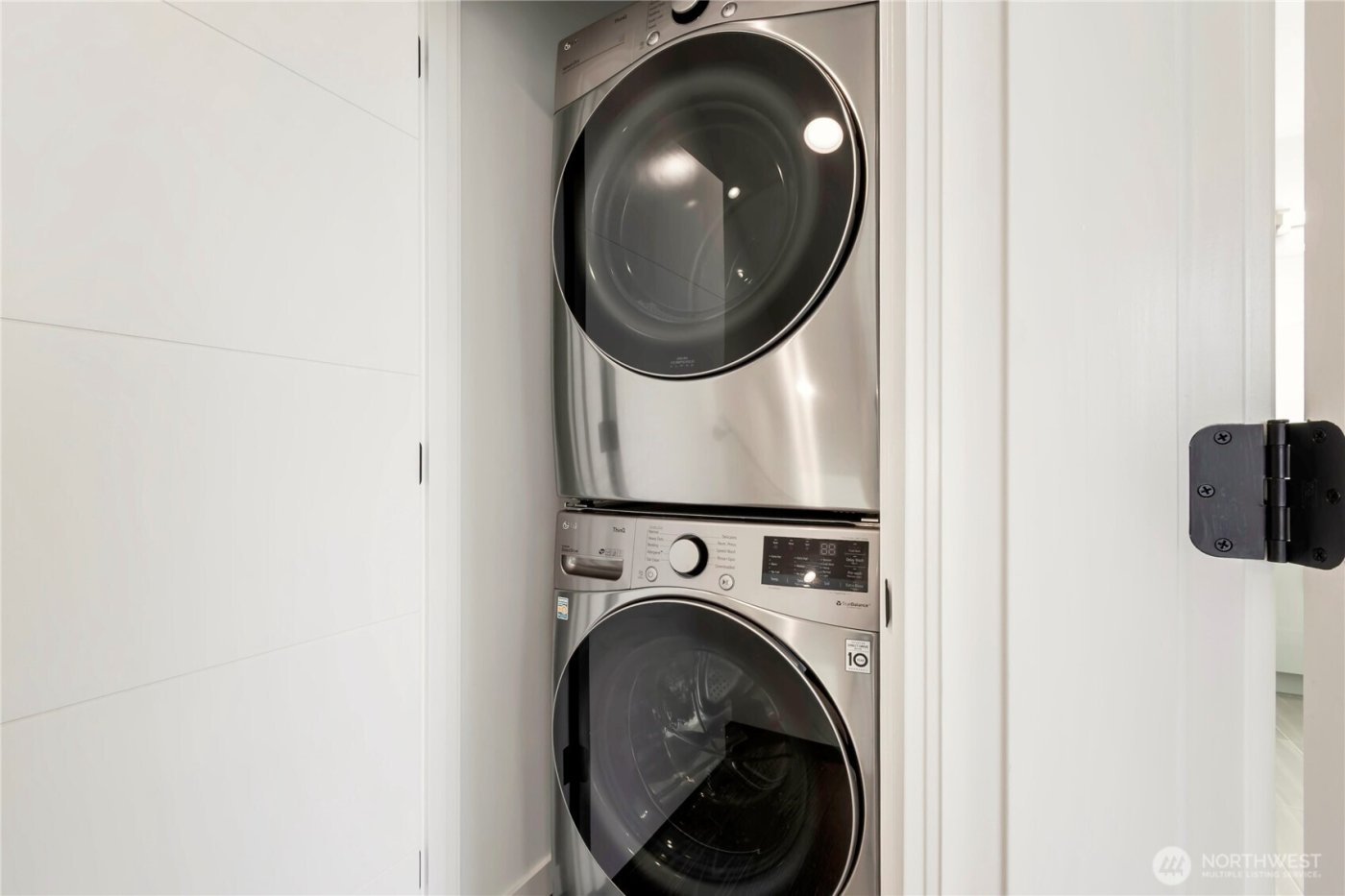 947 NW 56th Street , Seattle, WA 98107