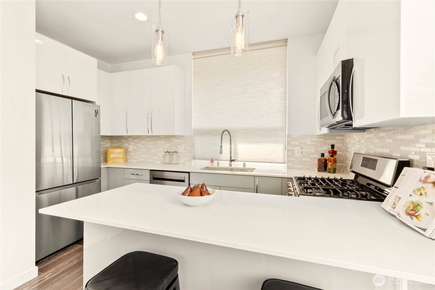 947 NW 56th Street , Seattle, WA 98107