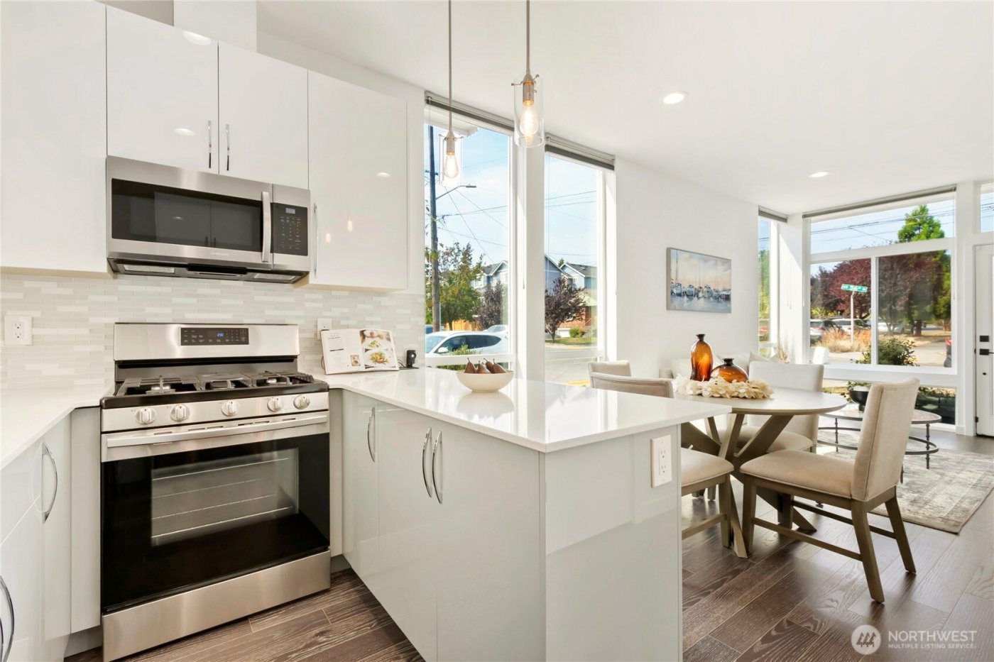 947 NW 56th Street , Seattle, WA 98107