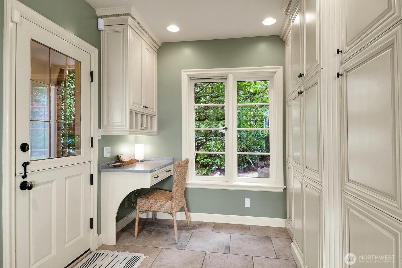 2686 44th Avenue W, Seattle, WA 98199