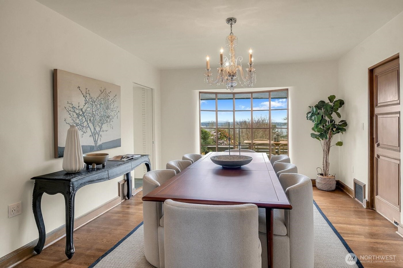 2686 44th Avenue W, Seattle, WA 98199