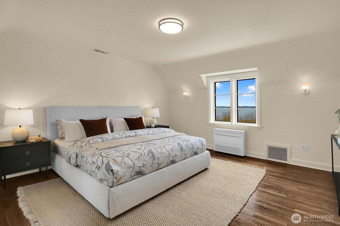 2686 44th Avenue W, Seattle, WA 98199