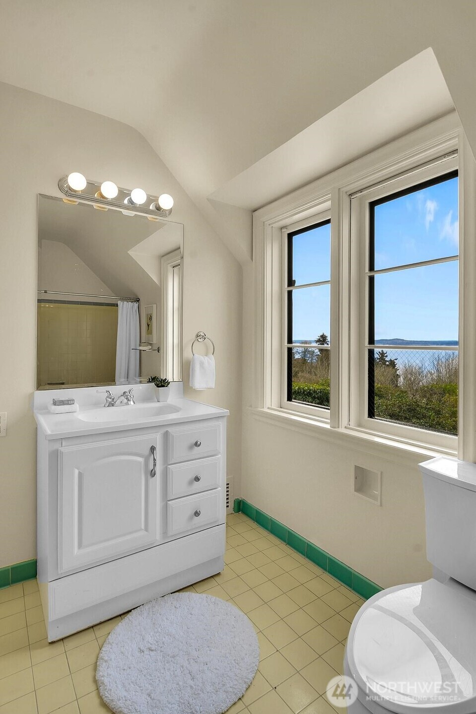 2686 44th Avenue W, Seattle, WA 98199