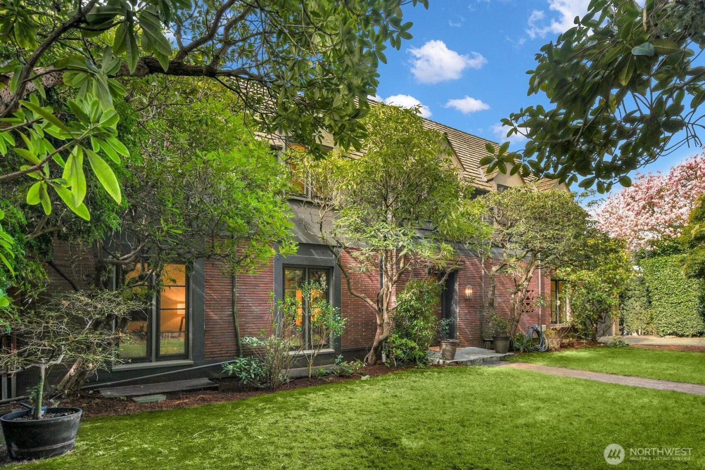 2686 44th Avenue W, Seattle, WA 98199